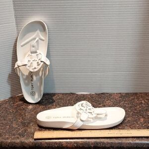Tori Burch White  "MILLER"  Thongs...Almost NEW...NO BOX     SIZE 8.5.